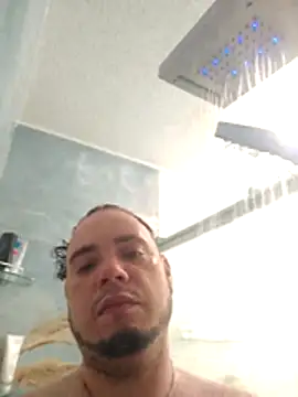 Snapshot of latinoflpr chatting on December 17, 2025, 1:33 am latinoflpr online show from December 17, 2025, 1:33 am