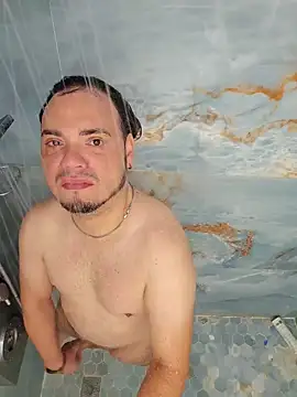 Snapshot of latinoflpr chatting on January 15, 2026, 2:21 pm latinoflpr online show from January 15, 2026, 2:21 pm