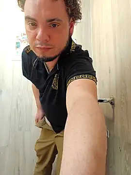 Snapshot of latinoflpr chatting on February 10, 2026, 8:46 pm latinoflpr online show from February 10, 2026, 8:46 pm