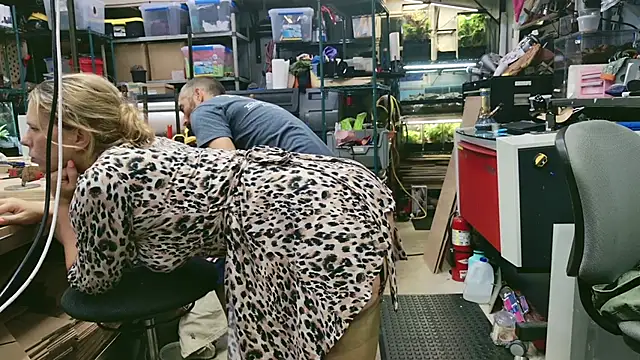 wifenheels online show from October 3, 2025, 12:29 am