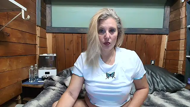 lisaxlovexxx online show from May 18, 2026, 6:14 pm