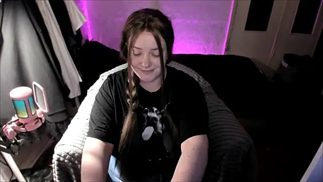 Sophia Edwards online show from May 7, 2026, 8:25 pm