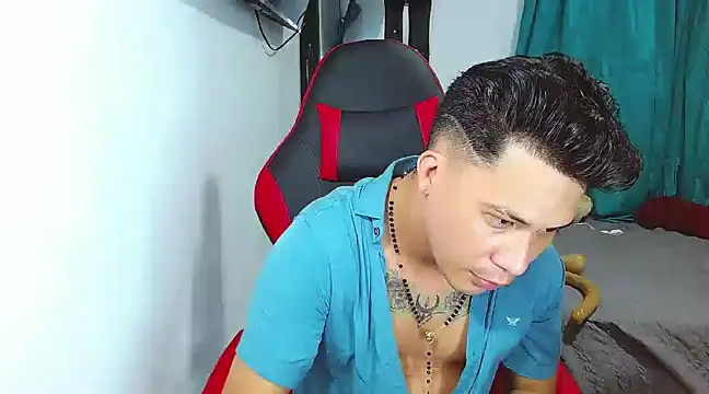 boyhot23x online show from December 31, 2024, 3:34 am