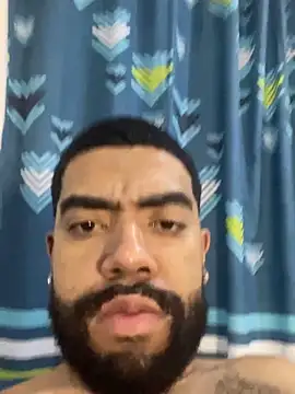 Snapshot of Aroon_Stonne chatting on October 8, 2025, 5:05 am Aroon Stonne online show from October 8, 2025, 5:05 am