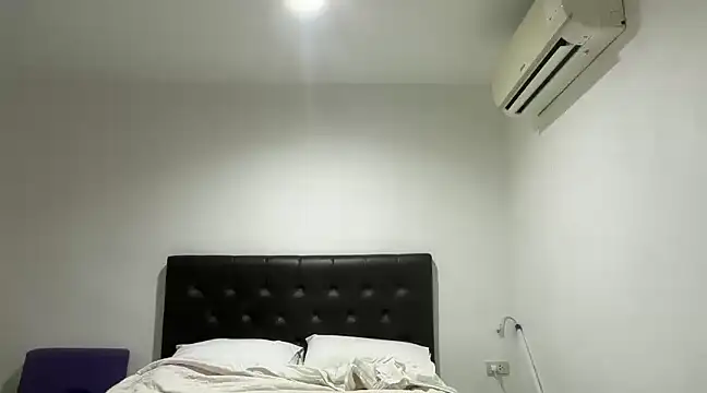 CamCrestXXX online show from January 2, 2025, 6:18 am