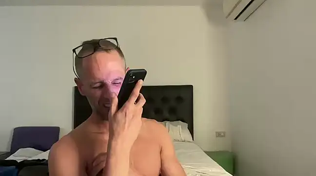 CamCrestXXX online show from January 5, 2025, 8:00 am