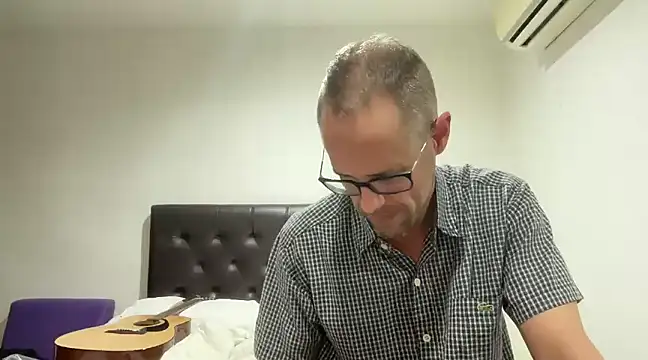 CamCrestXXX online show from January 8, 2025, 11:30 pm