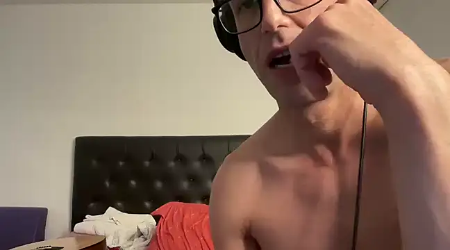 CamCrestXXX online show from January 15, 2025, 7:48 am