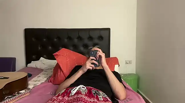 CamCrestXXX online show from January 15, 2025, 4:00 pm