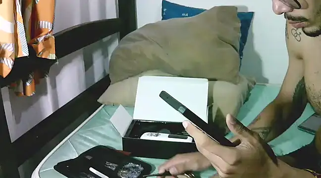 Snapshot of alisterxxx chatting on January 3, 2025, 9:47 pm alisterxxx online show from January 3, 2025, 9:47 pm
