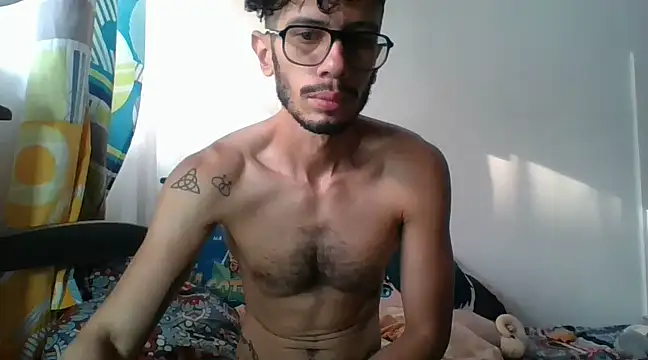 Snapshot of alisterxxx chatting on January 13, 2025, 12:24 pm alisterxxx online show from January 13, 2025, 12:24 pm