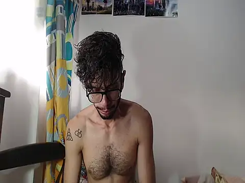 Snapshot of alisterxxx chatting on January 15, 2025, 12:04 pm alisterxxx online show from January 15, 2025, 12:04 pm