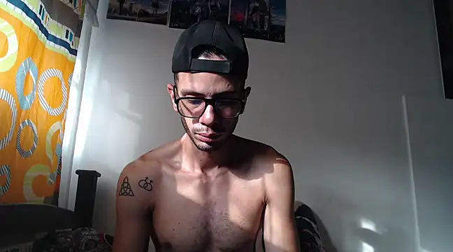 Snapshot of alisterxxx chatting on February 9, 2025, 12:30 pm alisterxxx online show from February 9, 2025, 12:30 pm