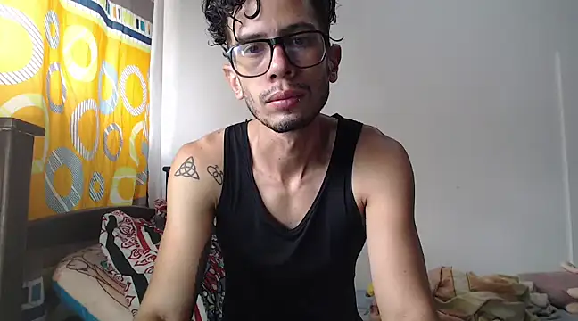 Snapshot of alisterxxx chatting on February 11, 2025, 2:24 pm alisterxxx online show from February 11, 2025, 2:24 pm