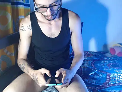 Snapshot of alisterxxx chatting on October 11, 2025, 2:22 am alisterxxx online show from October 11, 2025, 2:22 am
