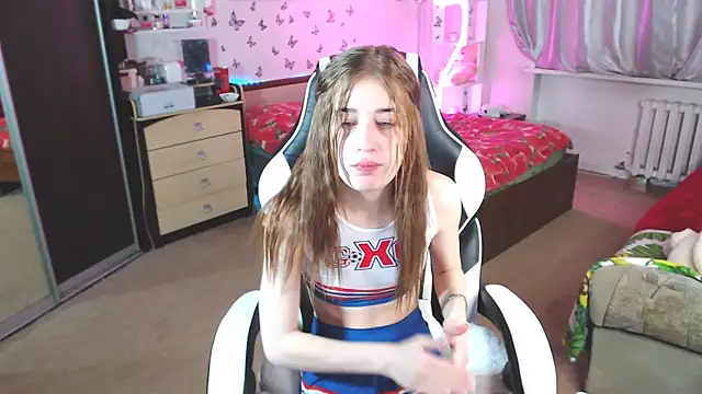 Snapshot of Kira_honeyy chatting on January 29, 2025, 4:58 am Kira honeyy online show from January 29, 2025, 4:58 am