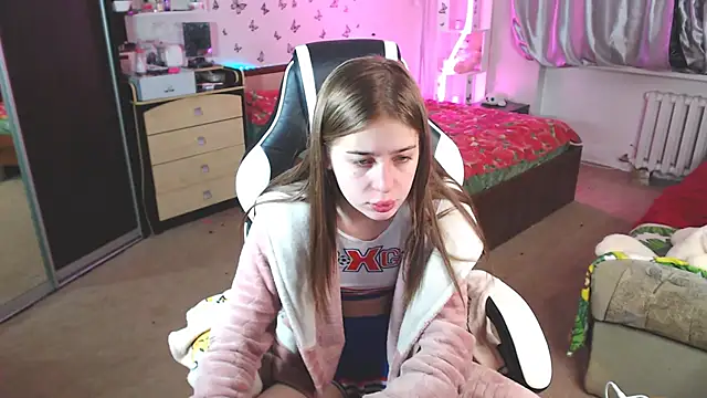 Snapshot of Kira_honeyy chatting on January 31, 2025, 5:53 pm Kira honeyy online show from January 31, 2025, 5:53 pm