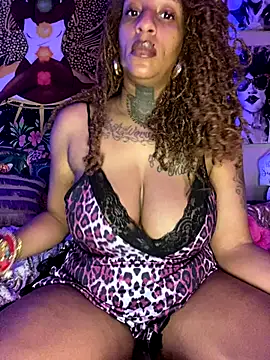 MzParker online show from September 12, 2025, 2:17 pm