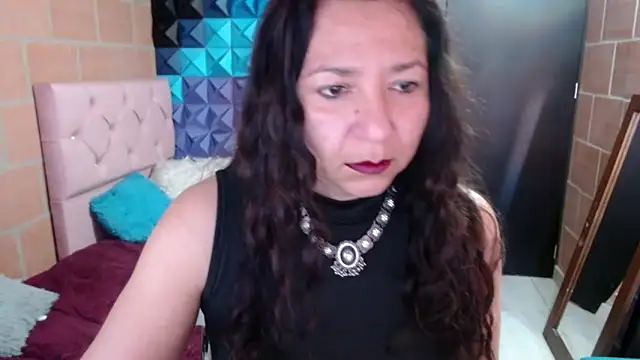 katifoxx online show from January 17, 2025, 6:33 pm