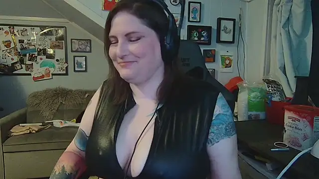 Snapshot of royallylit chatting on February 15, 2025, 2:15 am royallylit online show from February 15, 2025, 2:15 am