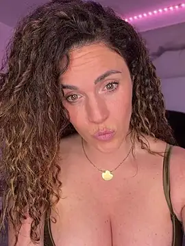 Clara-xoxo online show from March 6, 2026, 10:50 pm