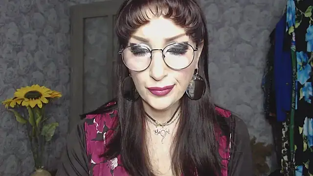 Snapshot of Aziza1 chatting on May 4, 2026, 2:24 pm Aziza1 online show from May 4, 2026, 2:24 pm