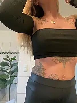 Snapshot of Etwas_neugierig chatting on December 10, 2024, 9:23 am Etwas neugierig online show from December 10, 2024, 9:23 am