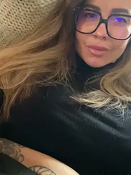 Snapshot of Etwas_neugierig chatting on December 24, 2024, 2:12 pm Etwas neugierig online show from December 24, 2024, 2:12 pm