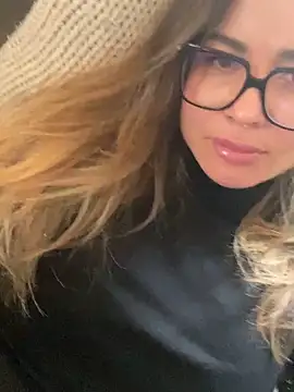 Snapshot of Etwas_neugierig chatting on December 30, 2024, 10:32 am Etwas neugierig online show from December 30, 2024, 10:32 am