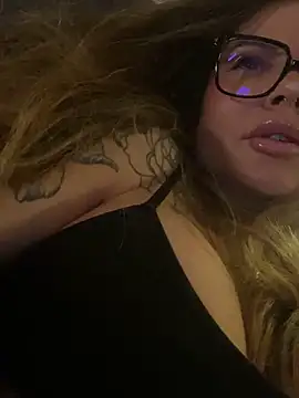 Snapshot of Etwas_neugierig chatting on December 30, 2024, 5:34 pm Etwas neugierig online show from December 30, 2024, 5:34 pm