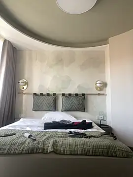 Snapshot of Etwas_neugierig chatting on January 7, 2025, 10:22 am Etwas neugierig online show from January 7, 2025, 10:22 am