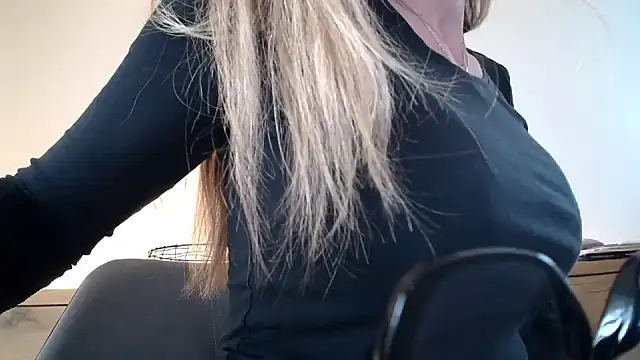 Snapshot of Etwas_neugierig chatting on January 8, 2025, 10:48 am Etwas neugierig online show from January 8, 2025, 10:48 am