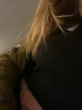 Snapshot of Etwas_neugierig chatting on February 6, 2025, 5:35 am Etwas neugierig online show from February 6, 2025, 5:35 am