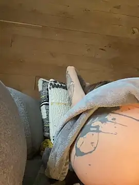 Snapshot of Etwas_neugierig chatting on February 23, 2025, 7:00 am Etwas neugierig online show from February 23, 2025, 7:00 am