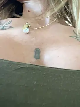 Snapshot of Etwas_neugierig chatting on March 5, 2025, 3:07 pm Etwas neugierig online show from March 5, 2025, 3:07 pm