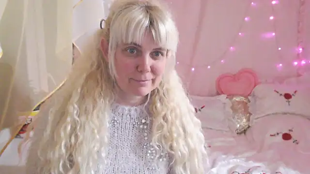 SunnySylvia online show from March 18, 2026, 6:44 pm