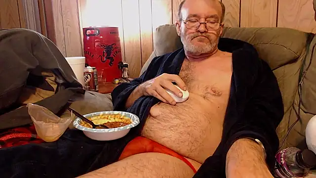 Snapshot of snickers1 chatting on November 28, 2025, 2:31 pm snickers1 online show from November 28, 2025, 2:31 pm