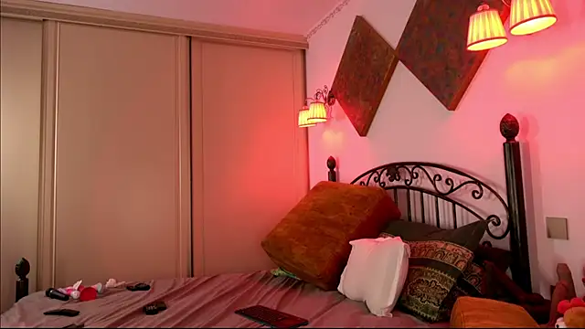 einneuesleben online show from February 8, 2025, 1:44 pm