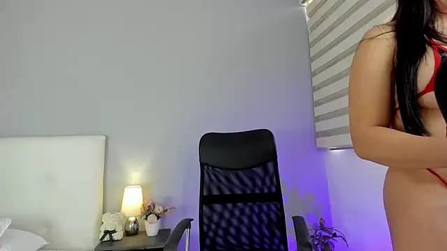 NataliaBuiles online show from February 8, 2025, 7:59 pm