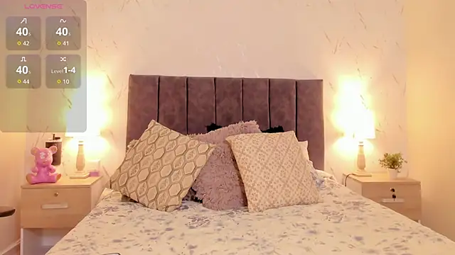 Luci evans online show from November 9, 2025, 5:44 pm