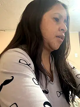 latinfemale online show from October 6, 2025, 11:24 pm