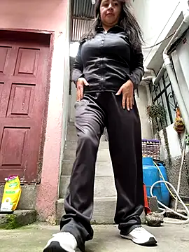 latinfemale online show from November 13, 2025, 4:28 pm