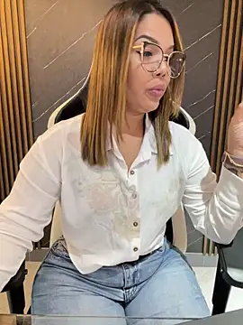 KellyBrooklyn  online show from December 22, 2025, 5:10 pm