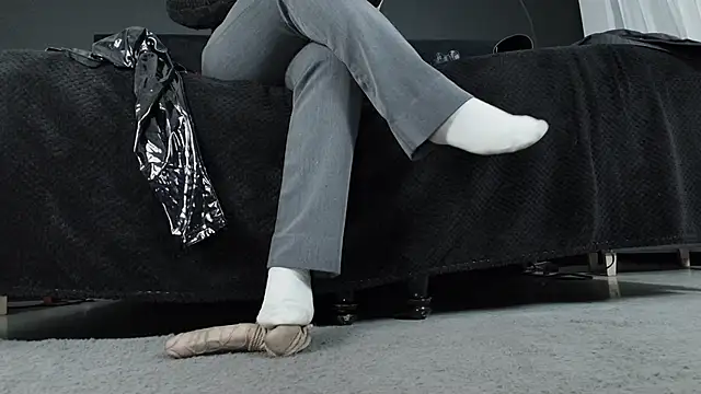  Jade 16 online show from October 29, 2025, 11:45 am