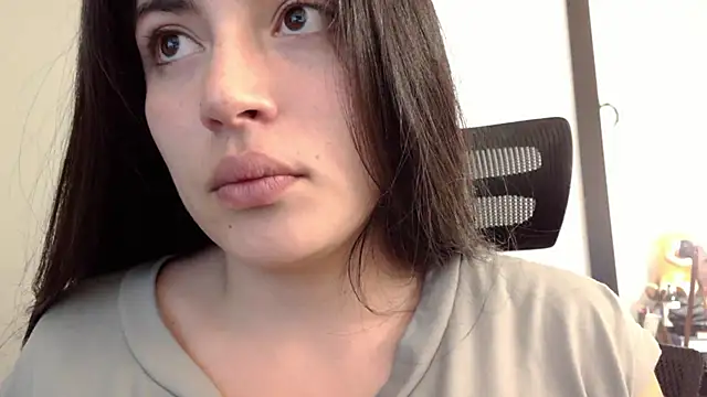 Snapshot of Honey_Aynur20 chatting on December 5, 2024, 2:20 am Honey Aynur20 online show from December 5, 2024, 2:20 am