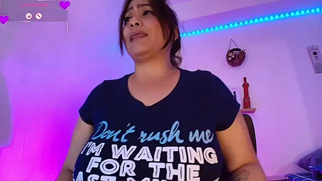 JuliRamirez online show from December 5, 2024, 11:18 pm