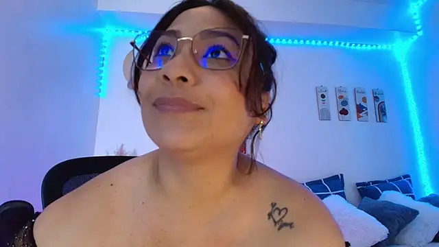 JuliRamirez online show from January 6, 2025, 11:20 pm