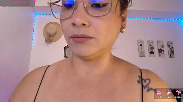 JuliRamirez online show from February 27, 2025, 6:31 pm