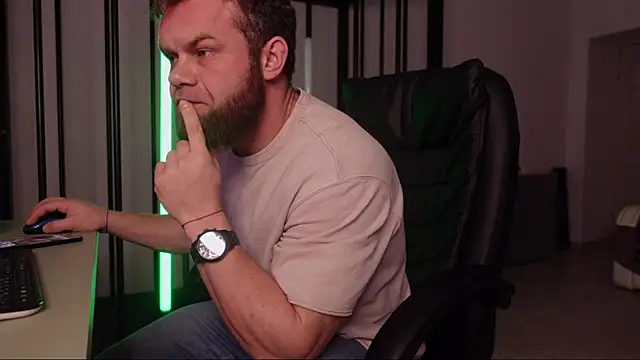 Snapshot of Tommy_Burnz chatting on January 9, 2025, 3:26 am Tommy Burnz online show from January 9, 2025, 3:26 am