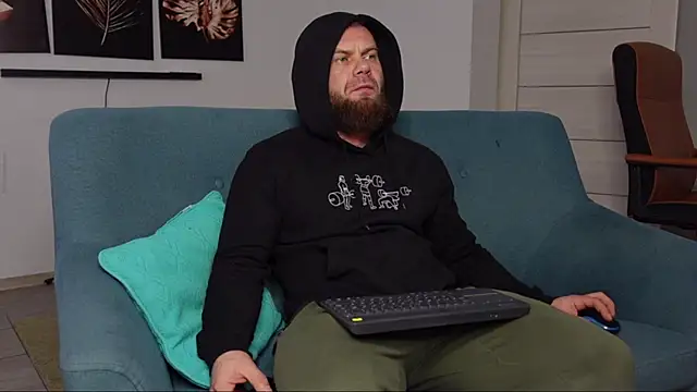 Snapshot of Tommy_Burnz chatting on March 19, 2025, 4:57 am Tommy Burnz online show from March 19, 2025, 4:57 am